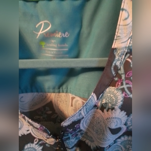 Scrub top - Picture 2 of 3